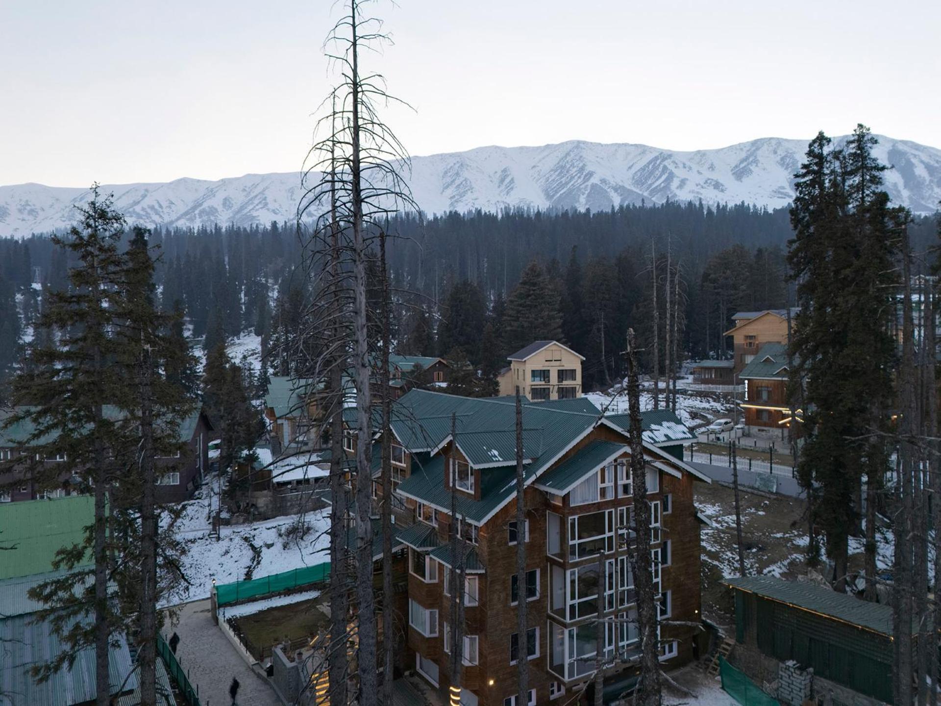 Hotel Pine Spring Gulmarg Eksteriør bilde