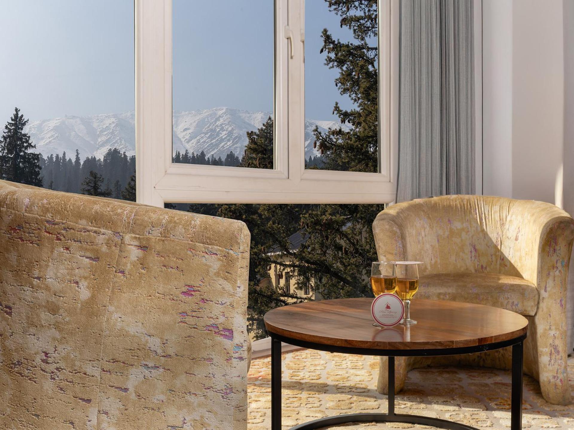 Hotel Pine Spring Gulmarg Eksteriør bilde