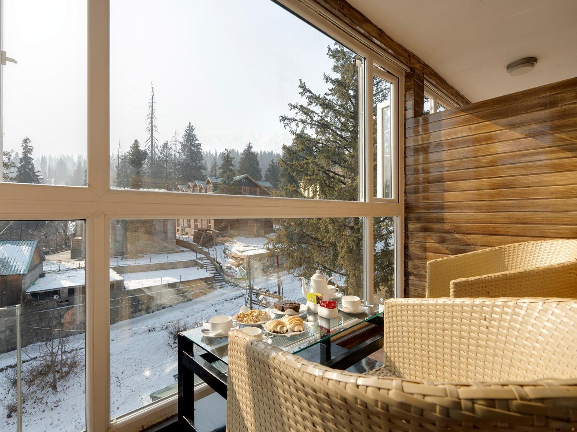 Hotel Pine Spring Gulmarg Eksteriør bilde