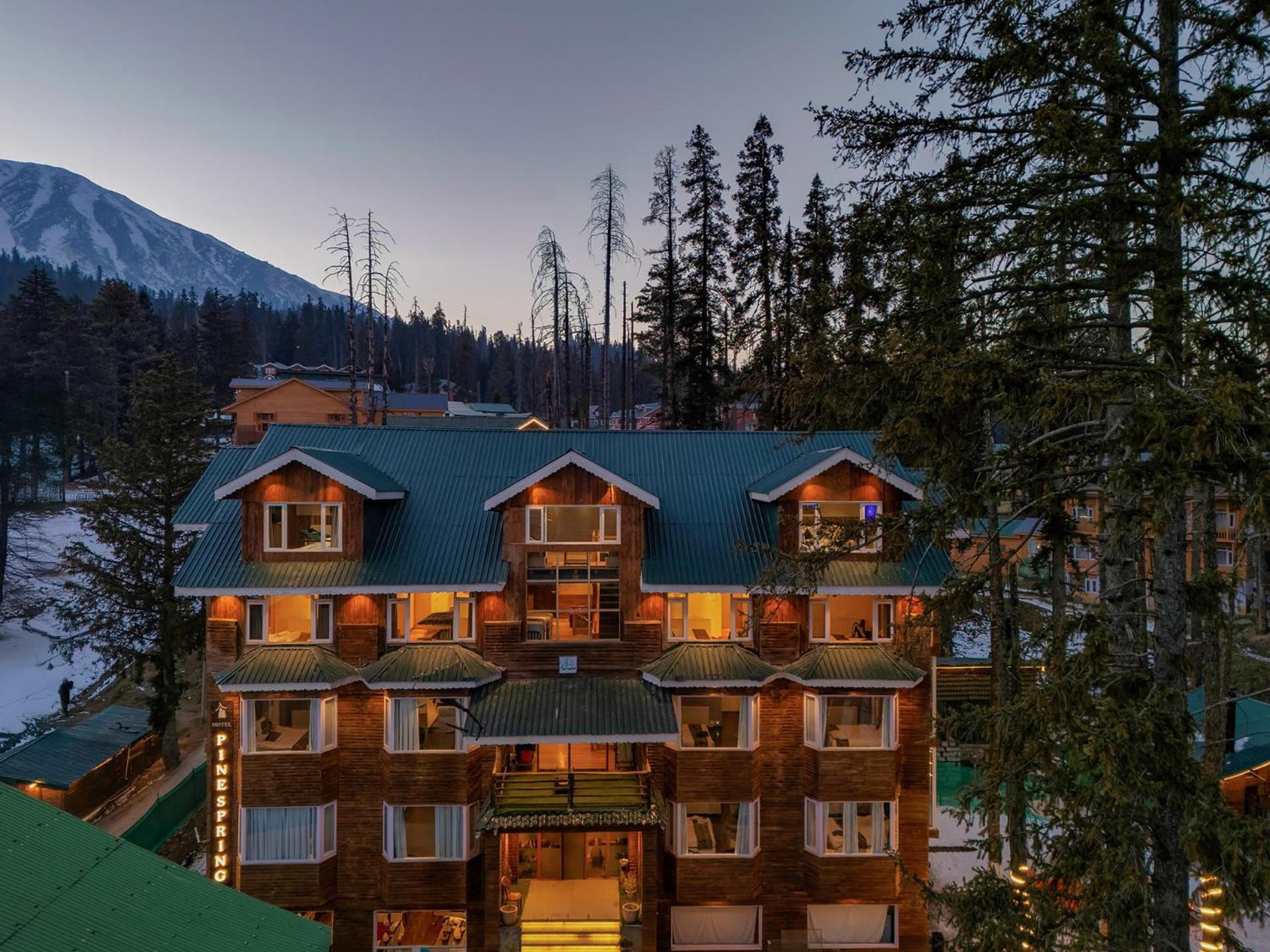 Hotel Pine Spring Gulmarg Eksteriør bilde