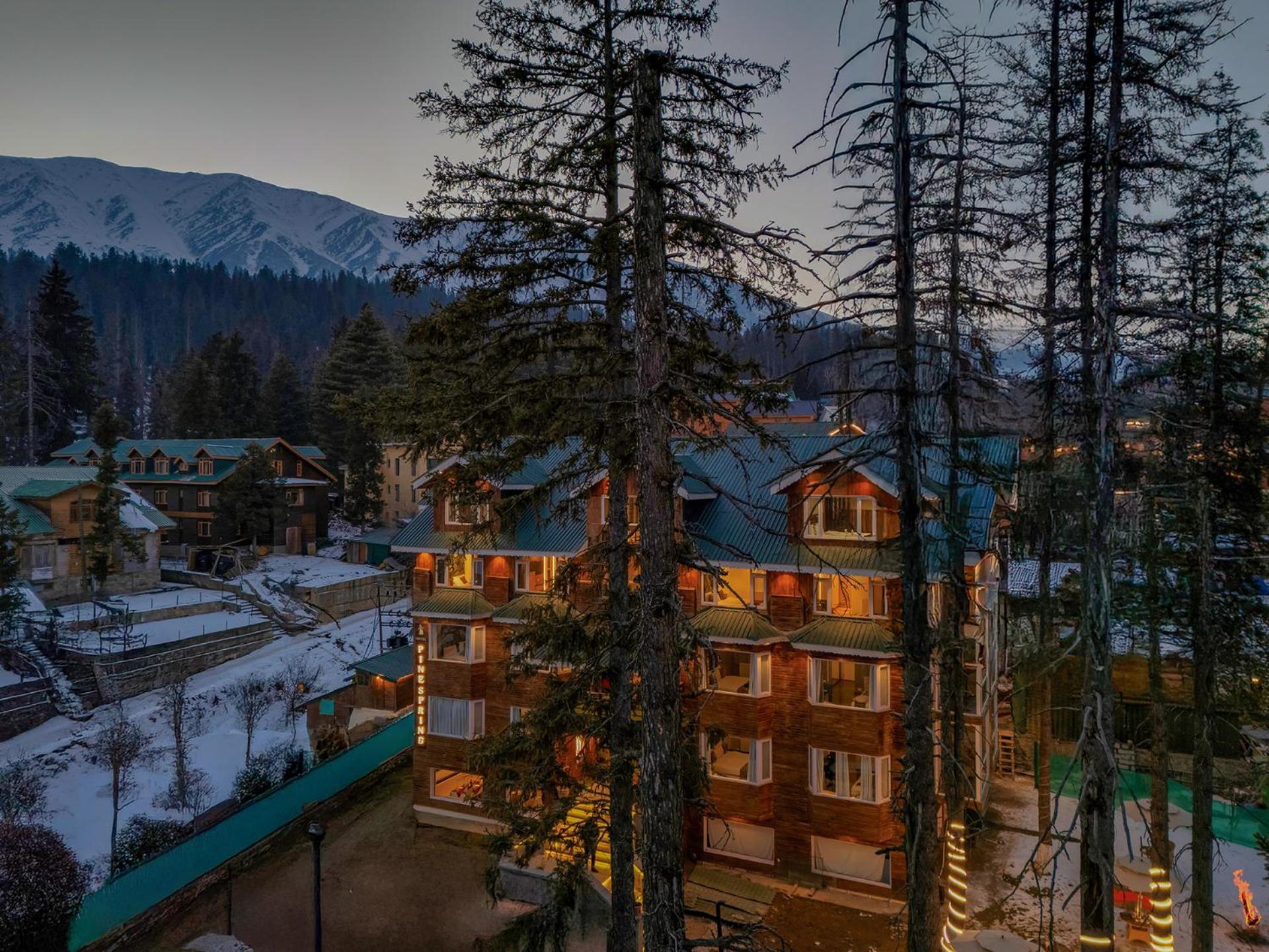 Hotel Pine Spring Gulmarg Eksteriør bilde