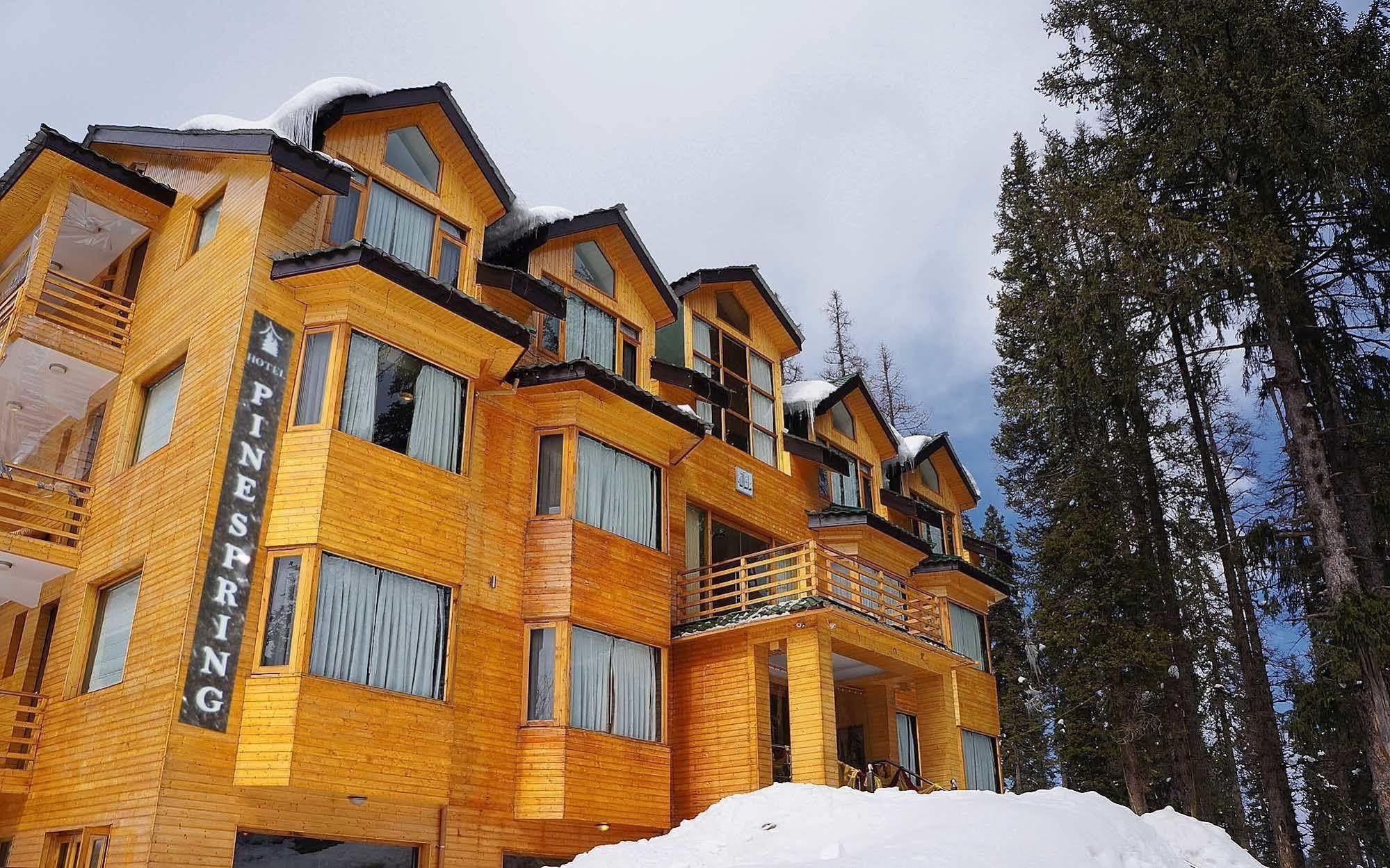 Hotel Pine Spring Gulmarg Eksteriør bilde